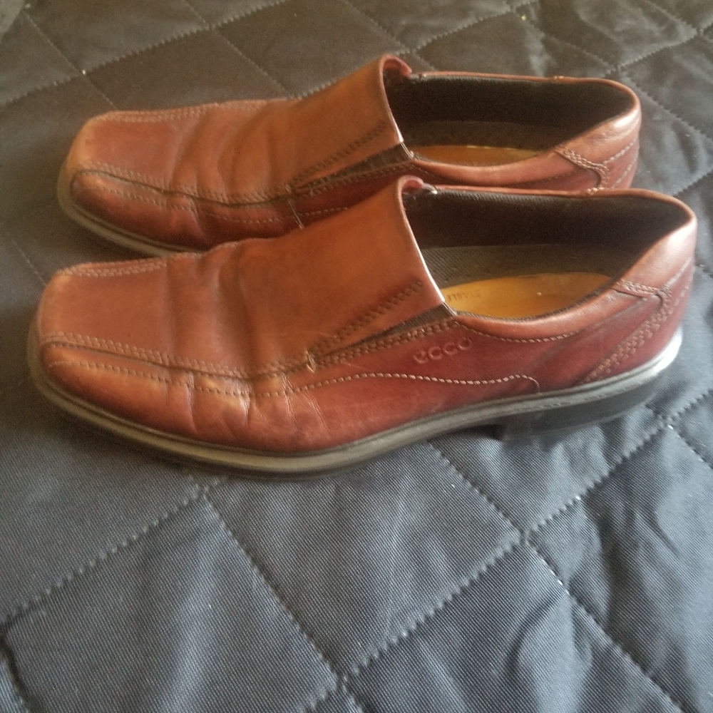 Ecco Slip-On dress shoes.  Size 11. Cordovan color